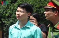 xet xu bs hoang cong luong kiem sat vien xin loi luat su va bi cao vi nham but luc do so 3 va so 8 giong nhau