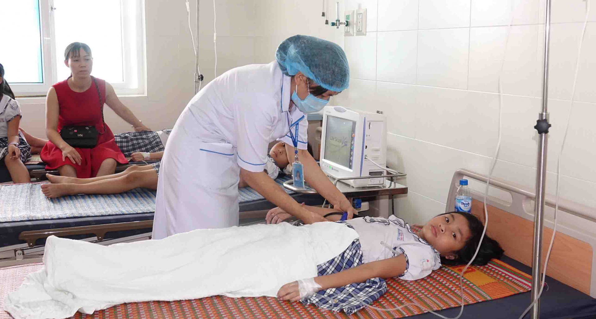 bac si chi cach so cuu khi ngo doc thuc pham