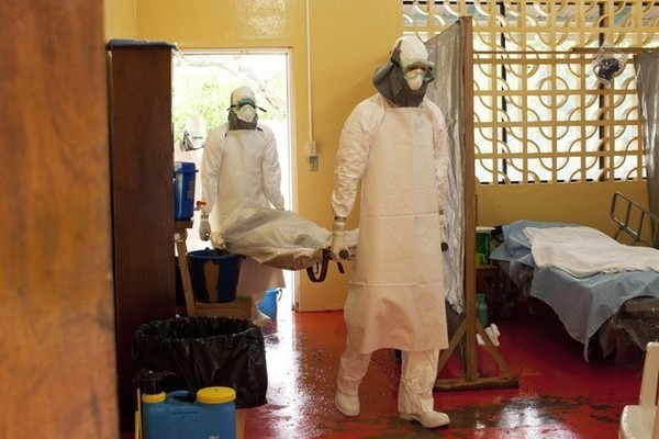 them 27 nguoi chet vi virus ebola viet nam giam sat chat cua khau ngan dich chet nguoi