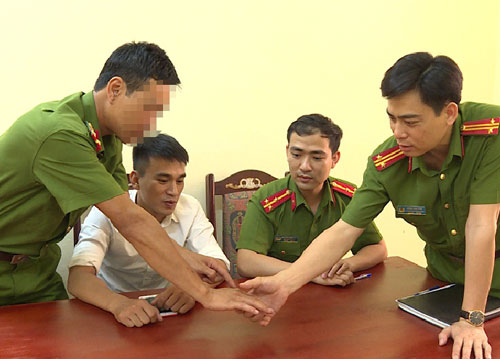 8 cảnh sát Hưng Yên nguy cơ phơi nhiễm HIV khi chống tội phạm 8 canh sat hung yen nguy co phoi nhiem hiv khi chong toi pham