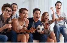 Mẹo giữ sức khỏe khi thức khuya xem World Cup