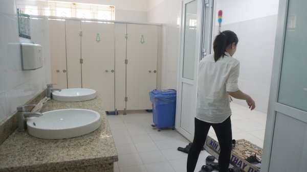 benh vien phu san ha noi de nha ve sinh khong tro thanh noi so hai