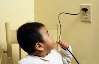 cach phong soc nhiet cho tre khi di xe hoi