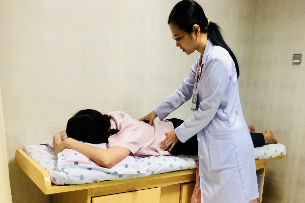 lam viec sai tu the ngay cang nhieu nguoi tre bi dau lung