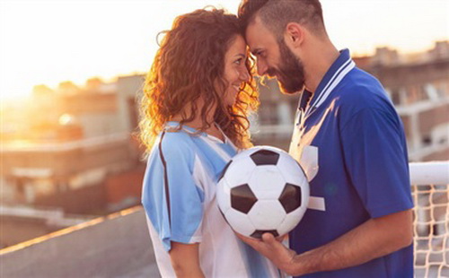 cau thu thi dau tai world cup co bi cam yeu
