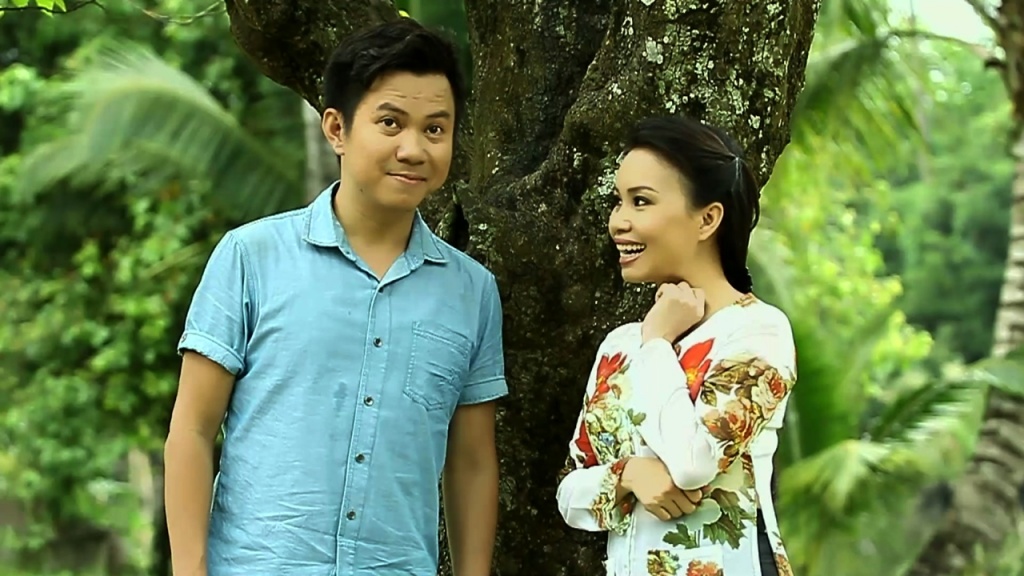 ca si quoc dai thu toi ki voi co hong chinh la ruou