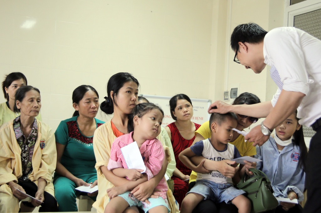 nhung mon qua cua co nhac sy tran lap da den tay cac benh nhi ung thu