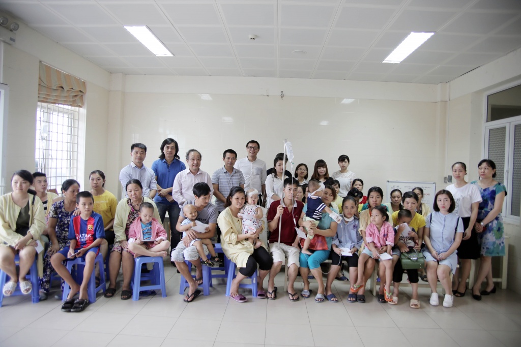 nhung mon qua cua co nhac sy tran lap da den tay cac benh nhi ung thu