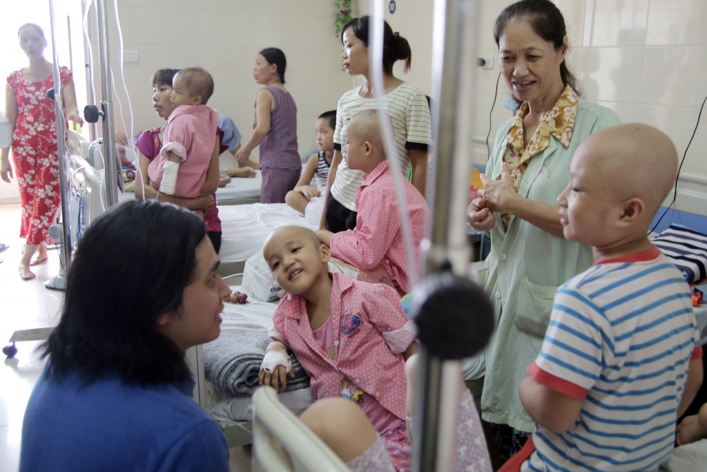 nhung mon qua cua co nhac sy tran lap da den tay cac benh nhi ung thu
