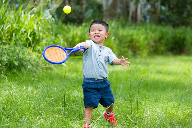 hanh trang suc khoe cho con tre trong mua tuu truong