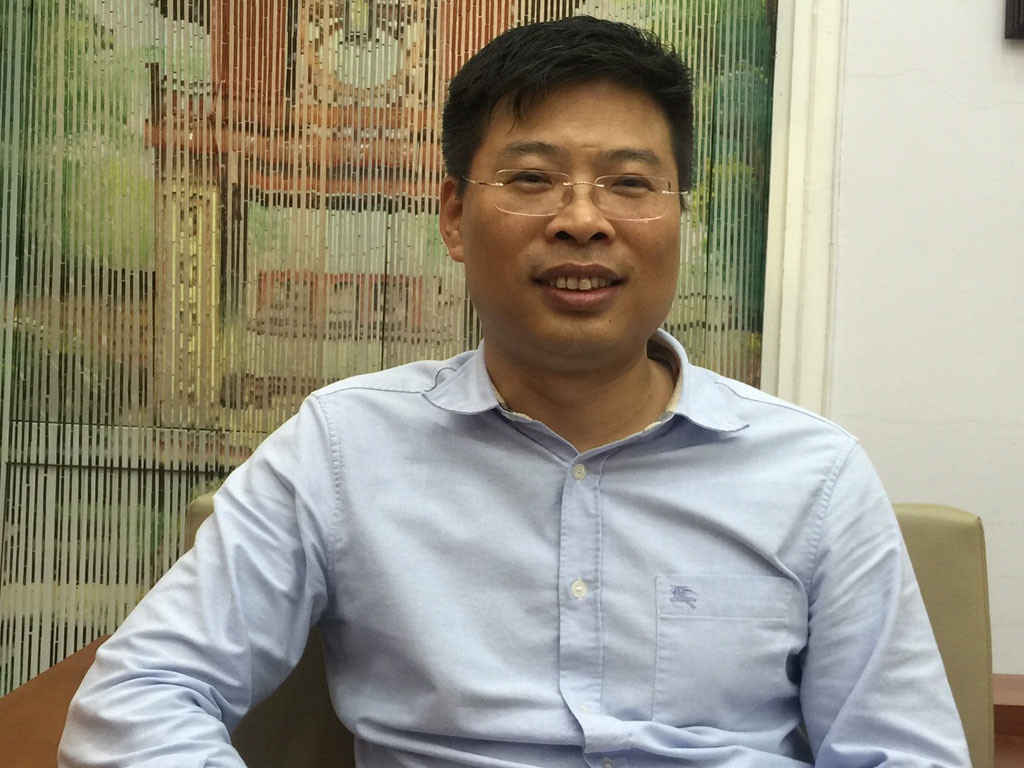 bat benh cong nhan co con