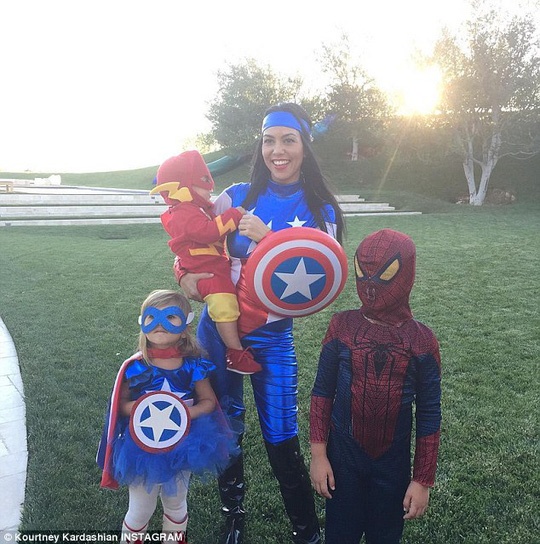 kourtney kardashian chia se bi quyet giu gin che do an lanh manh hang ngay
