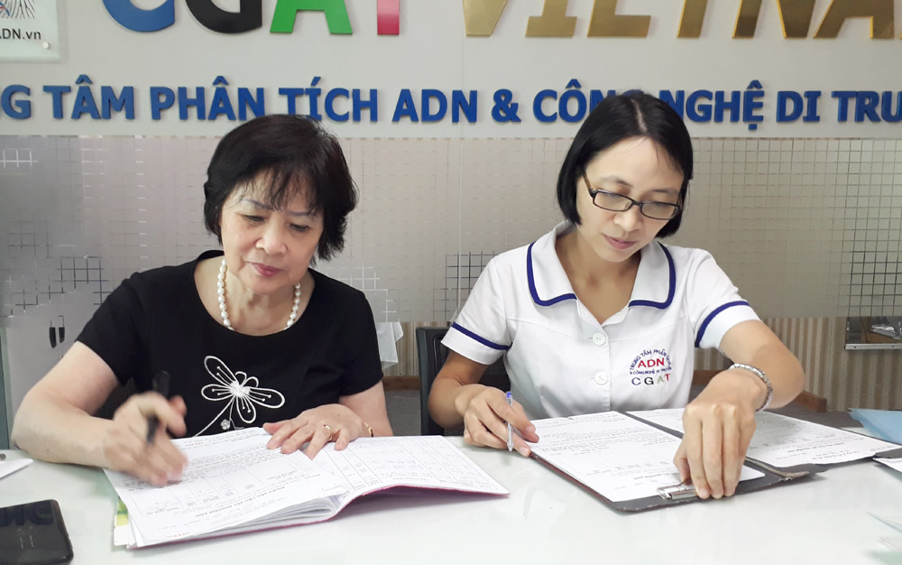 bi vo lua suot 20 nam thay giao bat khoc trong phong xet nghiem adn