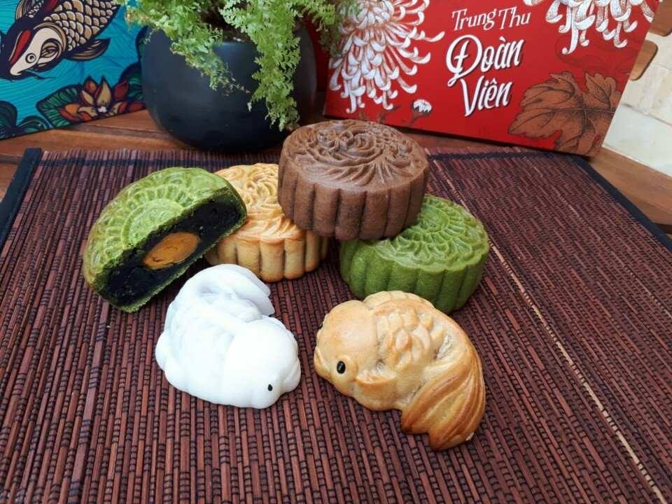Mẹ trẻ hai con 'bắt tay' sinh viên Bách khoa làm bánh trung thu homemade truyền thống mà độc đáo me tre hai con bat tay sinh vien bach khoa lam banh trung thu homemade truyen thong ma doc dao