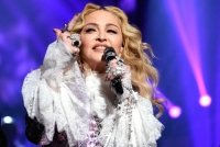 thu tinh nong chay cua madonna gui mau nu duoc dau gia nghin do