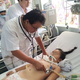 4 bac si tao cam hung lon cho cong dong