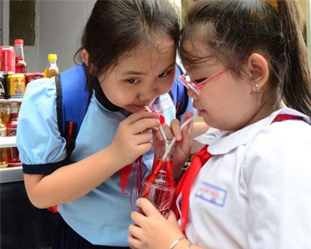 nuoc ngot co gas nguy hai the nao den suc khoe tre em