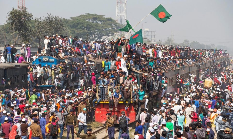 canh chen chuc tren nhung chuyen tau tu dia nguc o bangladesh
