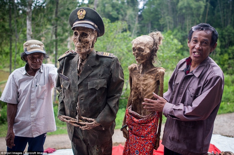 tuc thay quan ao moi cho nguoi chet o indonesia