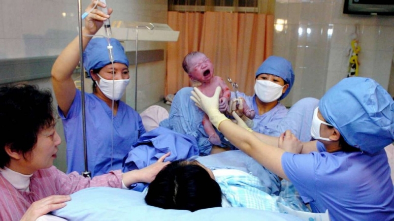 thai phu dua nhau sinh nam khi benh vien trung quoc qua tai