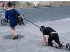 Người phụ nữ xích cổ nam thanh niên trên đường phố