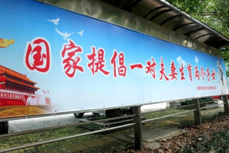 trung quoc keu goi cong chuc sinh hai con de lam guong