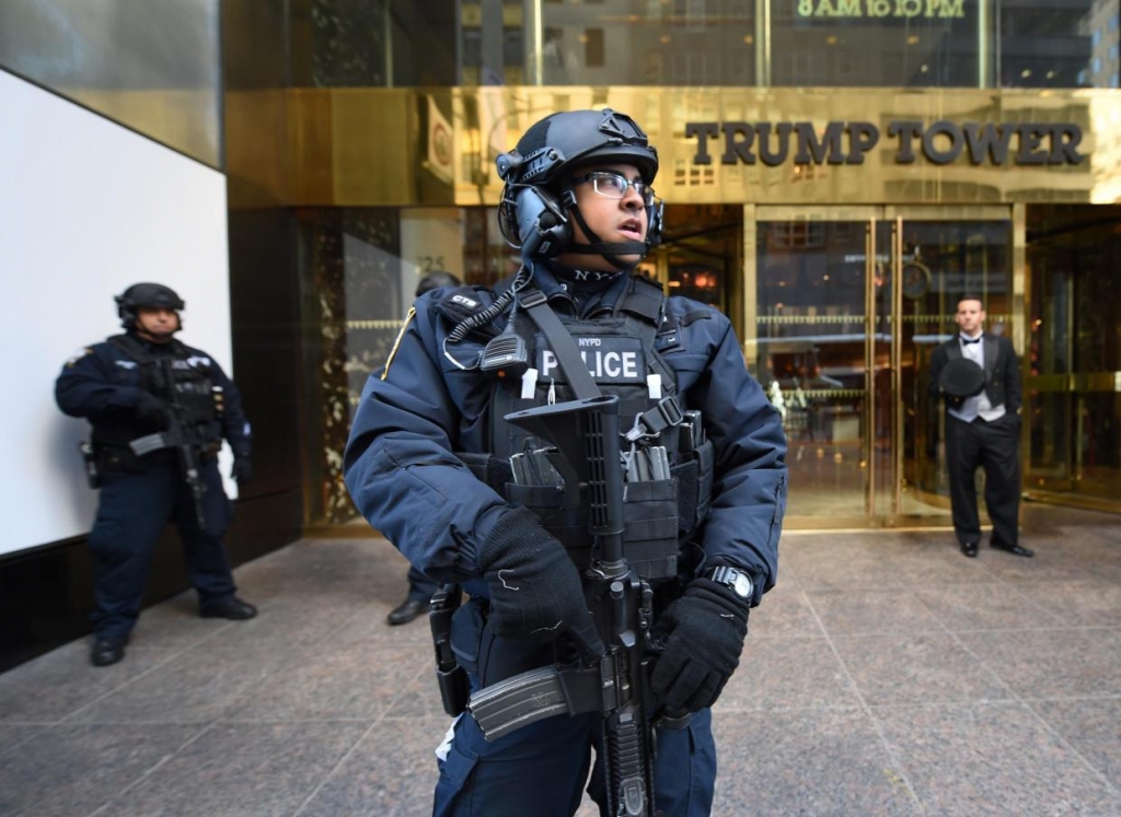toa thap trump duoc bao ve bang vung cam bay