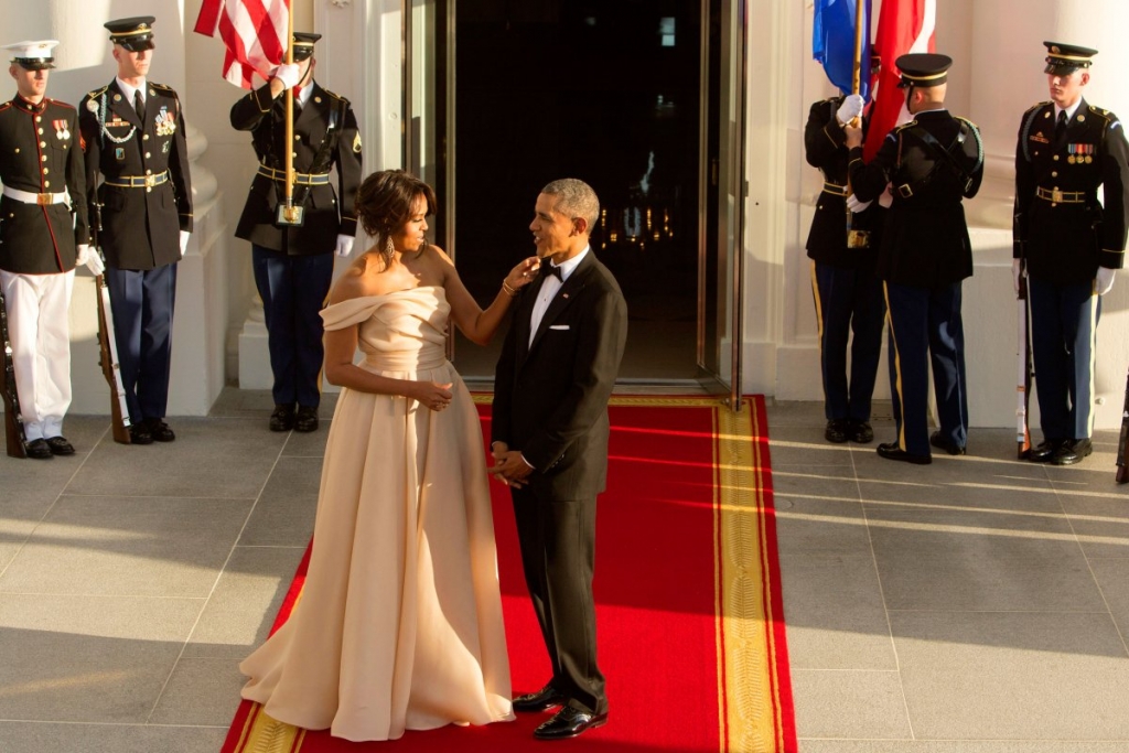 nhung khoanh khac lang man cua vo chong obama