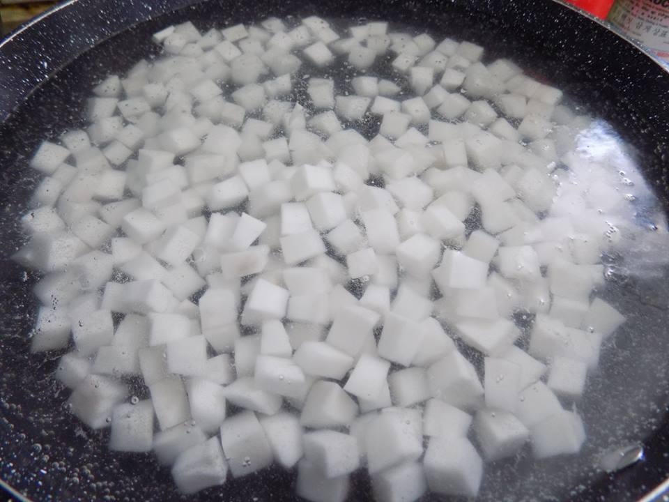 mut dua vien ngon la tiep khach den choi nha