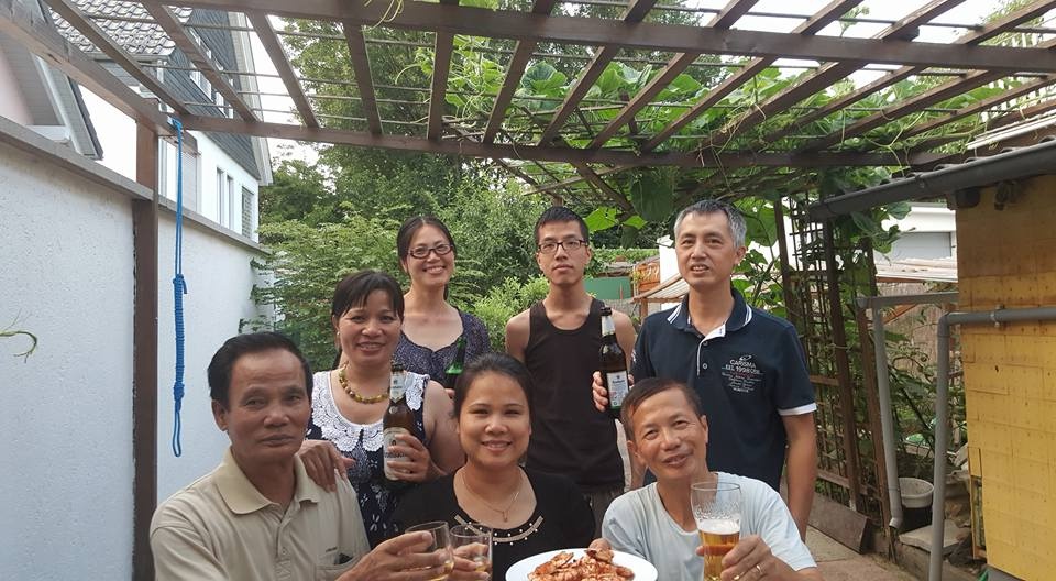 choang ngop truoc gian su su tram trai cua gia dinh nguoi viet o duc