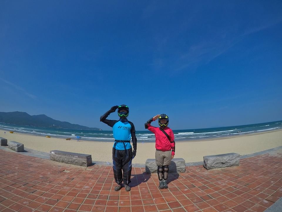hanh trinh cung nhau du hi khap viet nam bang xe may cua cap doi ha thanh