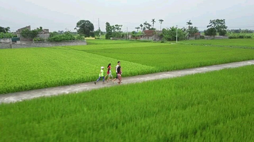 hanh trinh cung nhau du hi khap viet nam bang xe may cua cap doi ha thanh