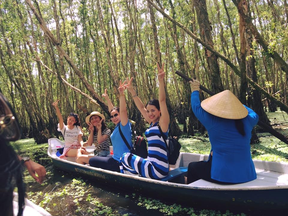 Mùa nước nổi đến rồi rủ nhau dạo chơi rừng tràm Trà Sư xanh mướt mua nuoc noi den roi ru nhau dao choi rung tram tra su xanh muot