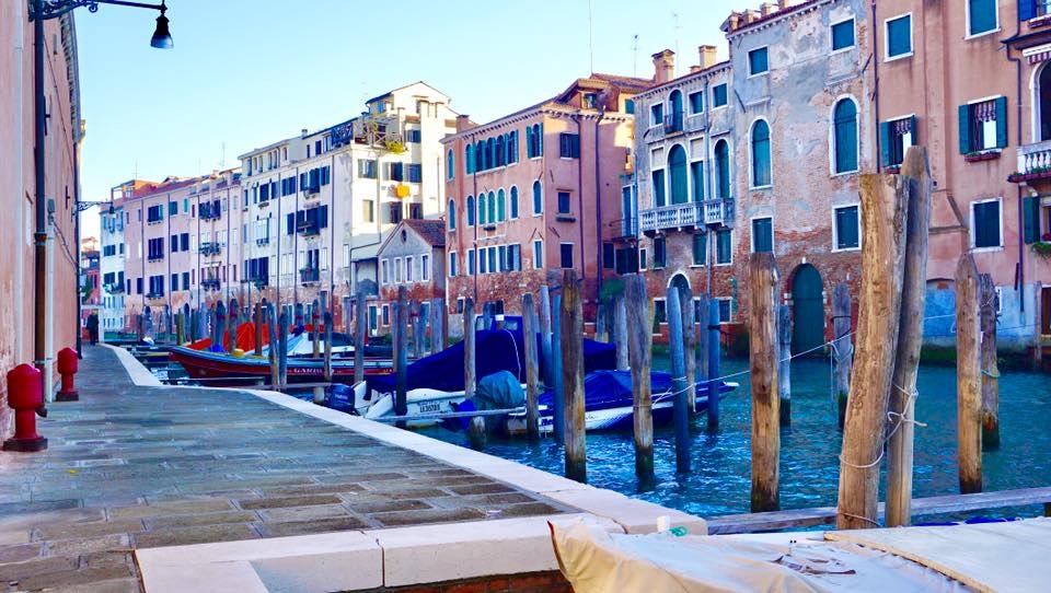 theo chan chang trai 9x den venice nuoc y chi can gio may len la co anh dep