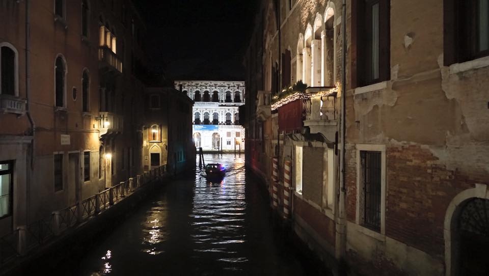 theo chan chang trai 9x den venice nuoc y chi can gio may len la co anh dep