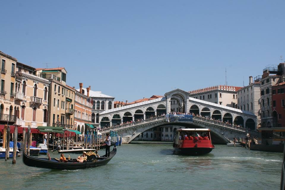 theo chan chang trai 9x den venice nuoc y chi can gio may len la co anh dep