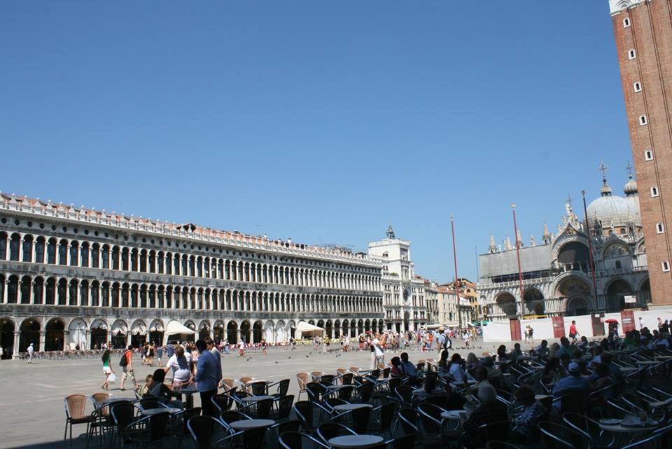 theo chan chang trai 9x den venice nuoc y chi can gio may len la co anh dep