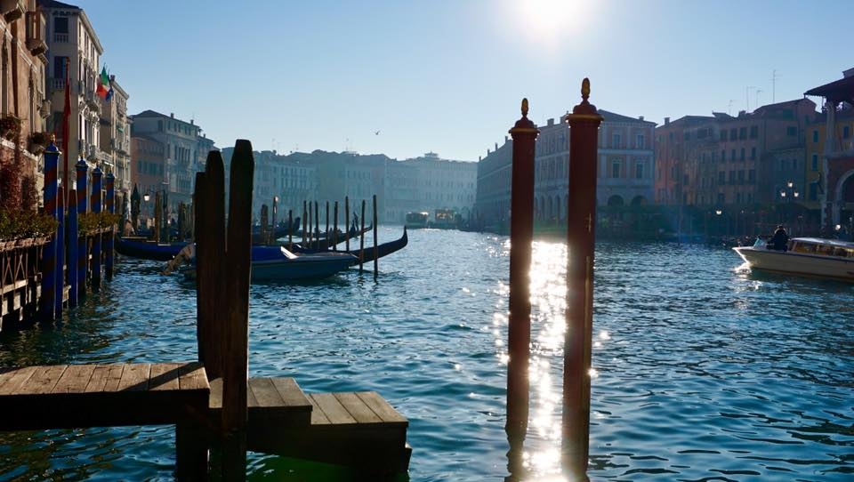 theo chan chang trai 9x den venice nuoc y chi can gio may len la co anh dep