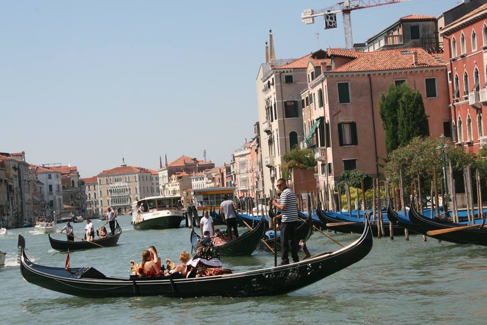theo chan chang trai 9x den venice nuoc y chi can gio may len la co anh dep