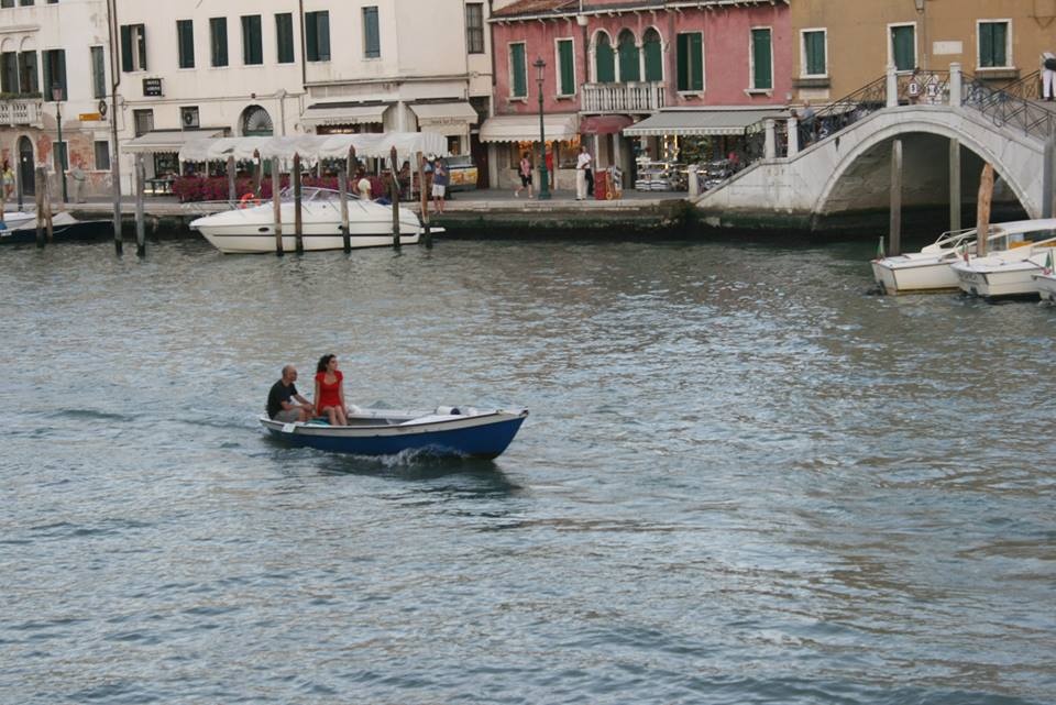 theo chan chang trai 9x den venice nuoc y chi can gio may len la co anh dep