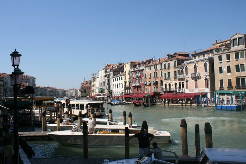 theo chan chang trai 9x den venice nuoc y chi can gio may len la co anh dep