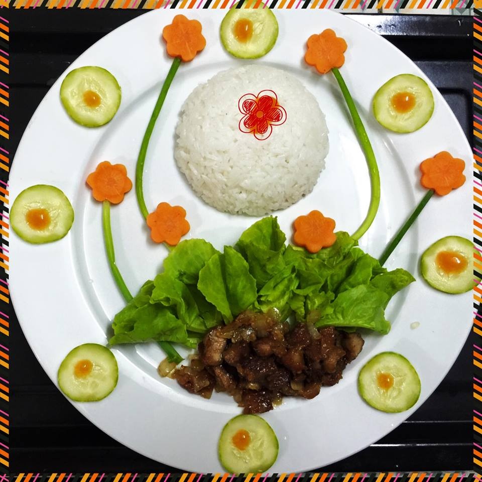 me tre 8x kheo tay trang tri nhung bua com dep nhu tranh khien con chua bao gio bo bua