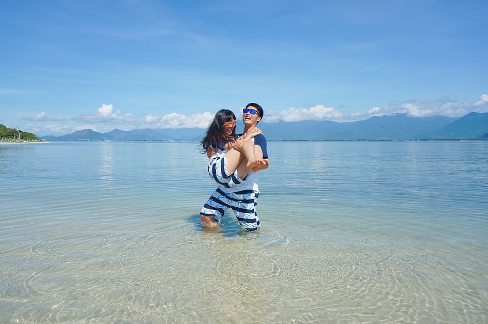 hanh trinh cung nhau du hi khap viet nam bang xe may cua cap doi ha thanh