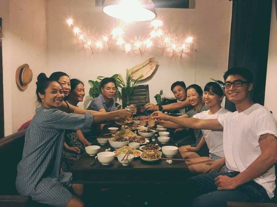 hanh trinh cung nhau du hi khap viet nam bang xe may cua cap doi ha thanh
