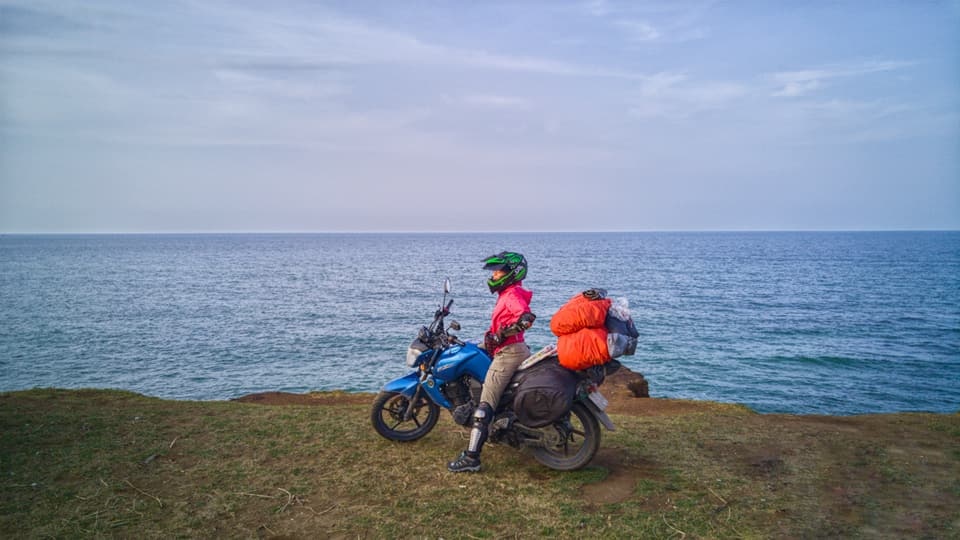 hanh trinh cung nhau du hi khap viet nam bang xe may cua cap doi ha thanh
