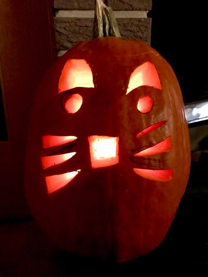me viet o canada cung cac con trai nghiem mua halloween y nghia