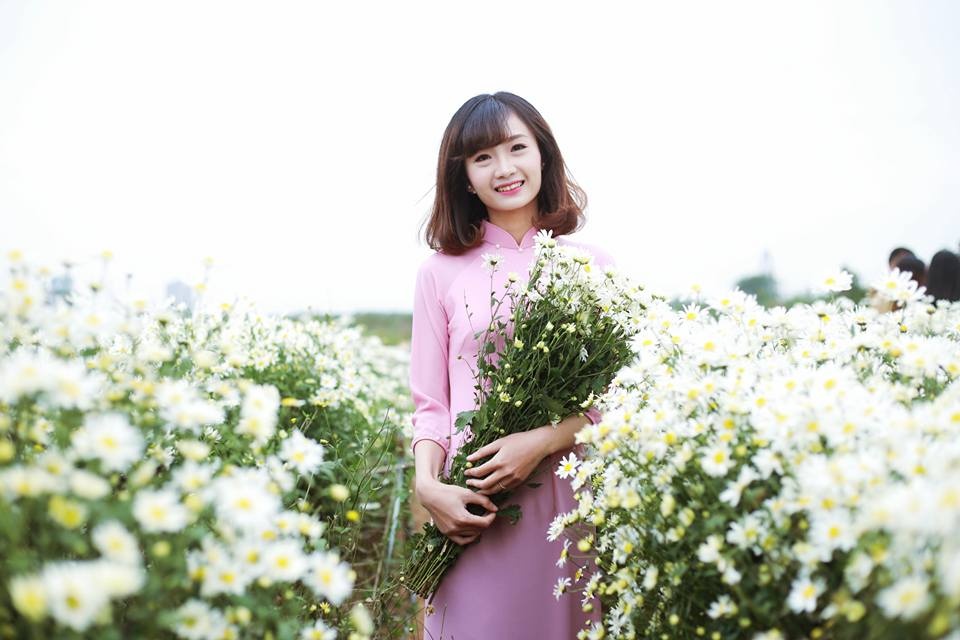 gioi tre ha thanh ron rang check in vuon cuc hoa mi tuyet dep