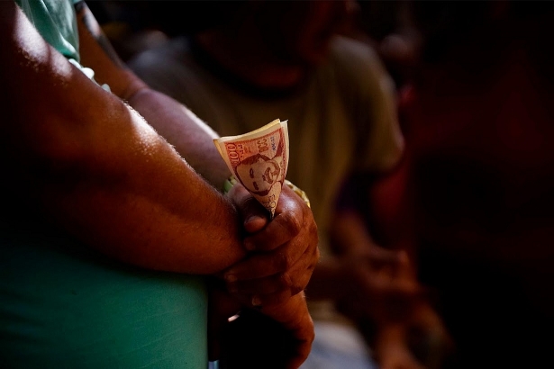 ben trong nhung soi ga hut khach o cuba