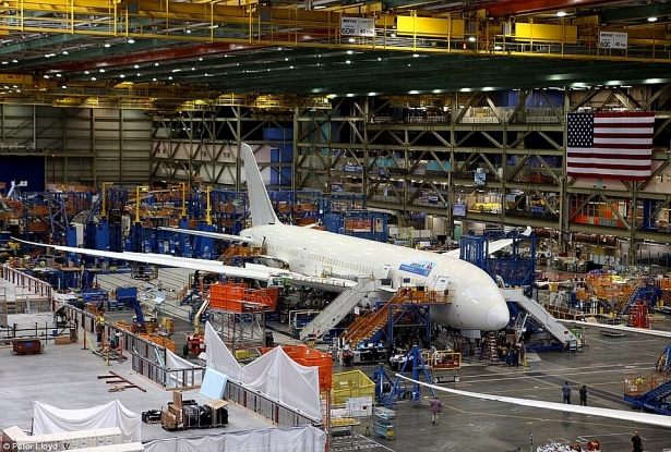 can canh xuong may bay rong bang 50 san bong cua boeing