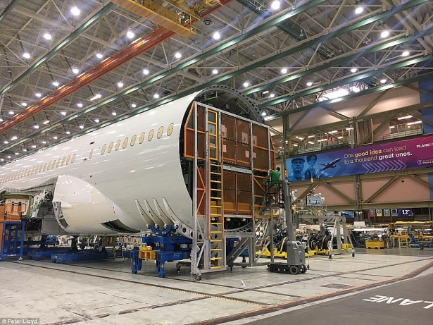 can canh xuong may bay rong bang 50 san bong cua boeing